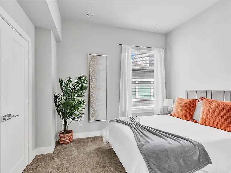 1310 Roberts St #1310 — Photo 3