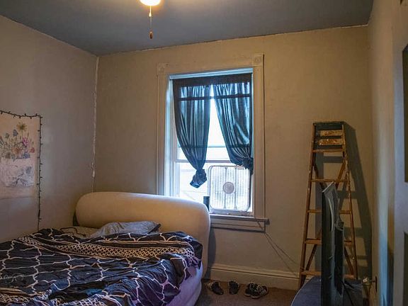 4th image of 2417 Edison Ave
