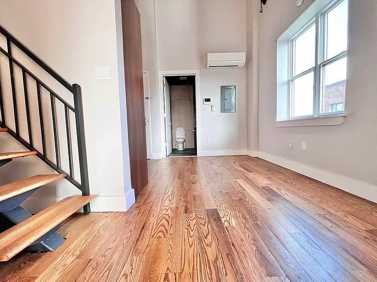 680 E 21st St #PHB — Photo 5