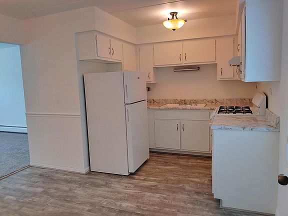 3rd image of 104 W Willow St #2W