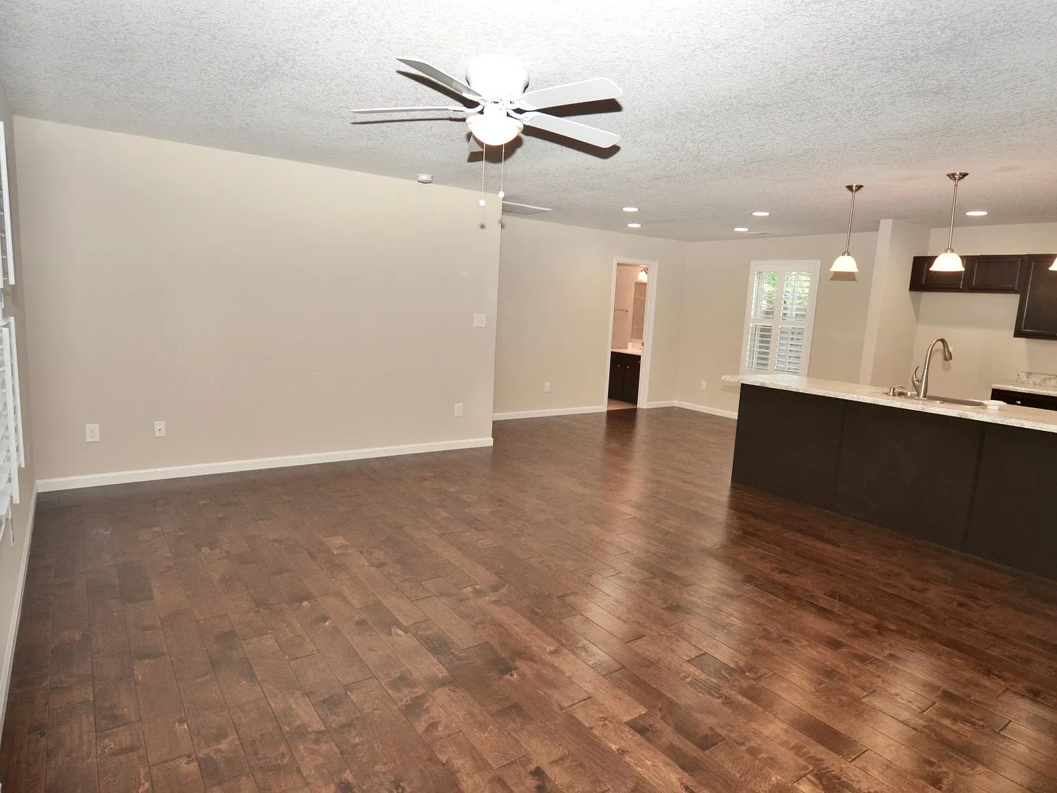 3 bed, 2.5 bath, 1935 sqft, $2,250 — Photo 1