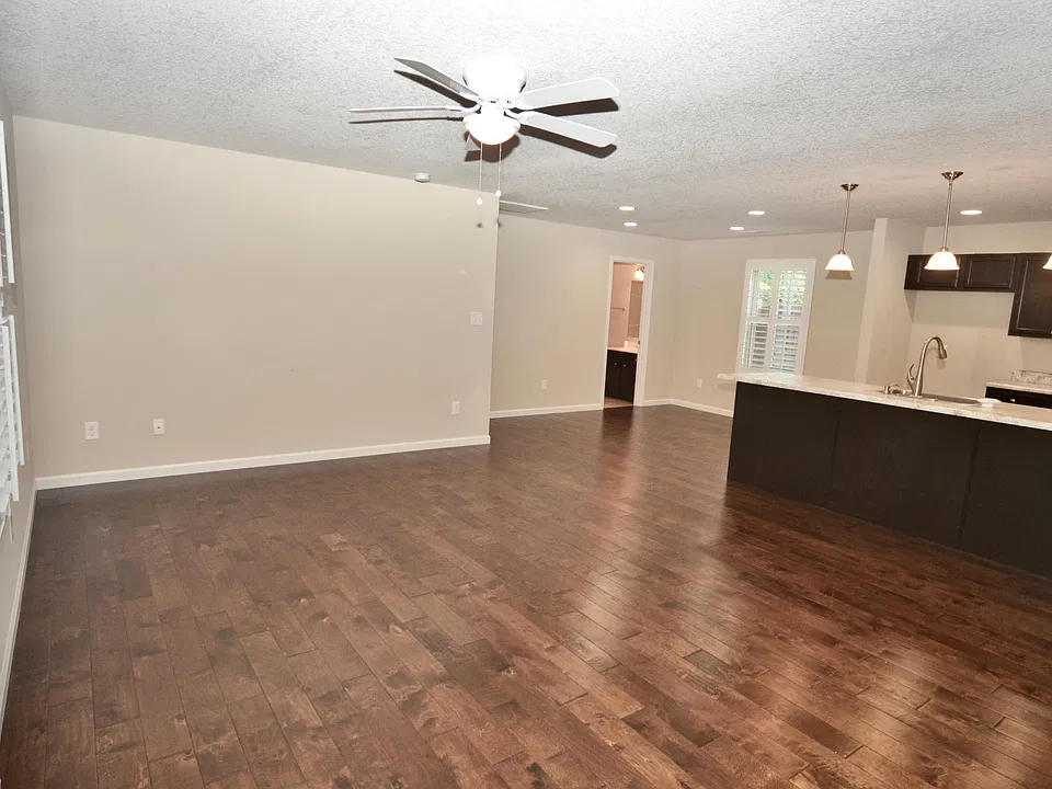 700 Klondike Way