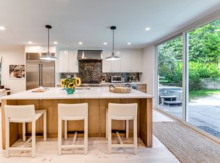 9 Folkstone Dr, East Hampton, NY 11937