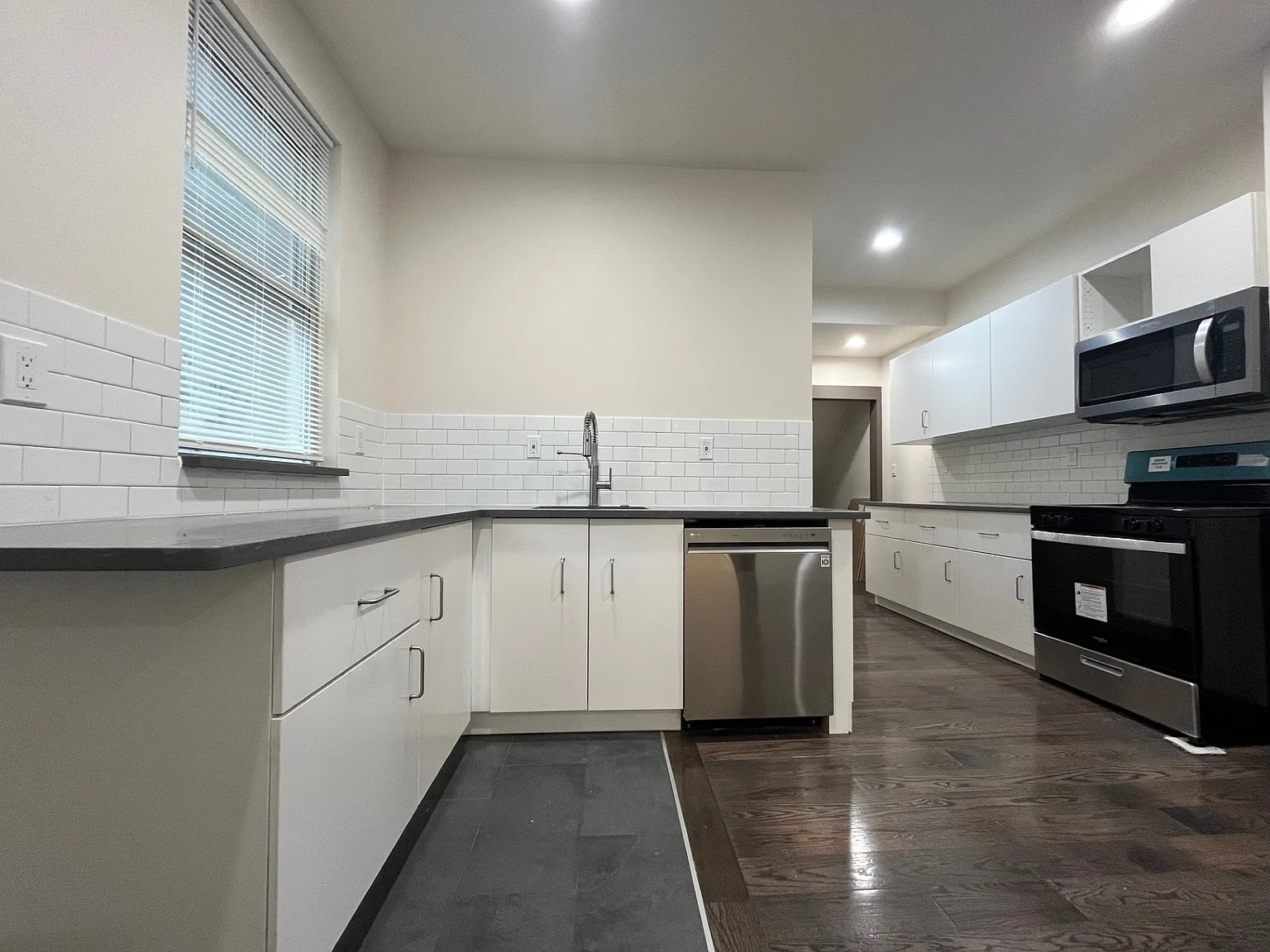 4927 Broad St APT 1 photo 1