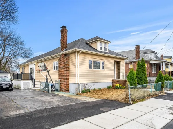 318 Sea St, Quincy, MA 02169