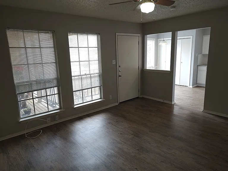 1302 Hollow Creek Dr #C — Photo 15
