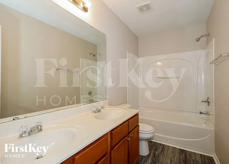 933 Silverberry St — Photo 10