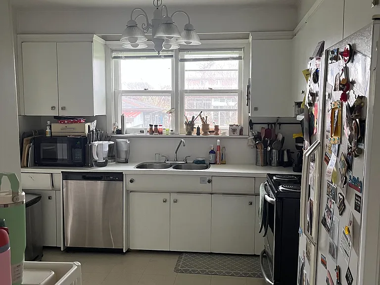 156 Cocksfield Ave — Photo 5