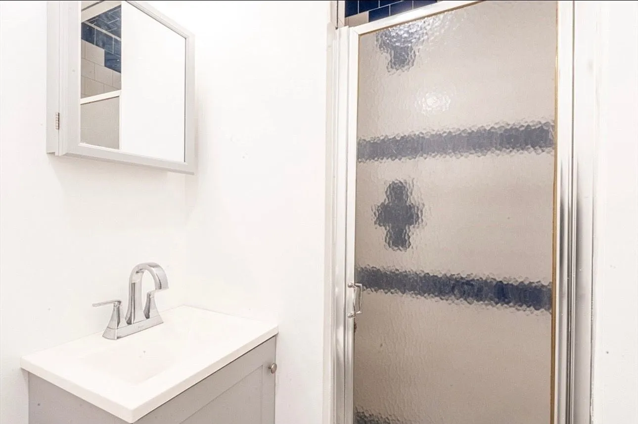 2 bed, 1.5 bath, 726 sqft, $2,700 — Photo 3