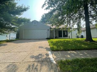 2735 S Pinehurst Dr, Bloomington, IN 47403