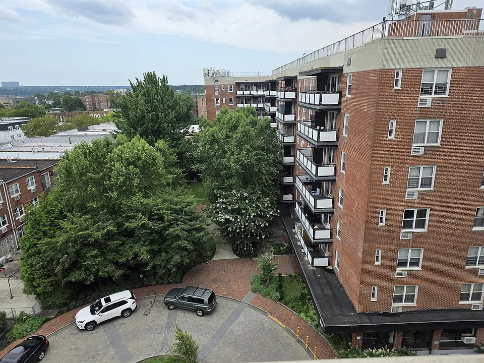1666 Bell Blvd #4