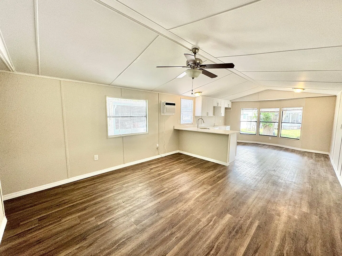 P (Henderson Creek - 1252 Henderson Creek Dr) — Photo 4
