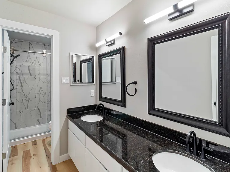 701 Balcones Dr #E — Photo 20