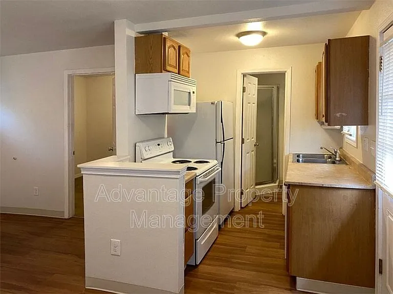 301 N Main St — Photo 2