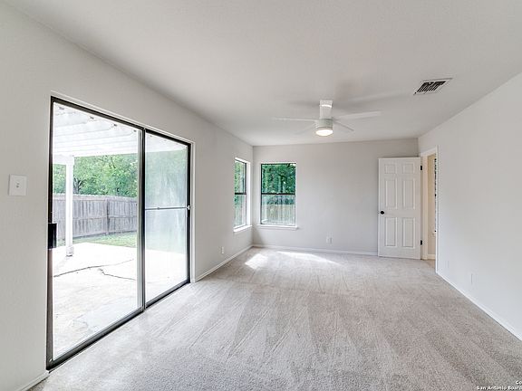 4th image of 10118 Cedarbend Dr