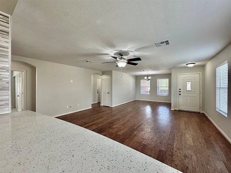 204 Woodley Rd — Photo 5