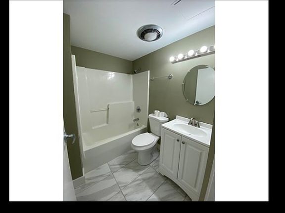 5th image of 534 Commonwealth Ave APT 3E