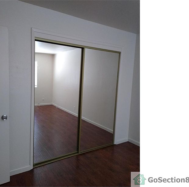 2nd image of 995 Ravenscourt Ave #3