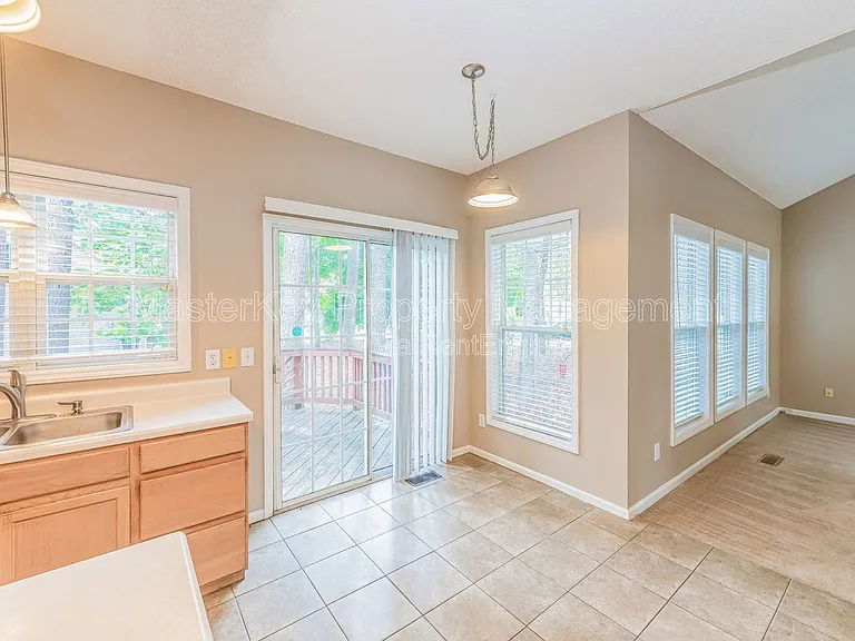 4001 Winecott Dr — Photo 4