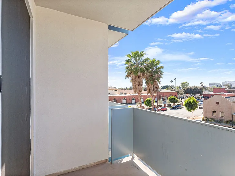 Aqua Courtyard Suites — Photo 8