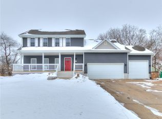 6401 Country Ridge Ln, Johnston, IA 50131