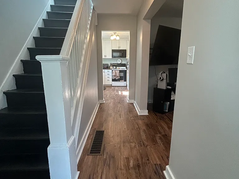 228 W Maple Ave E — Photo 3