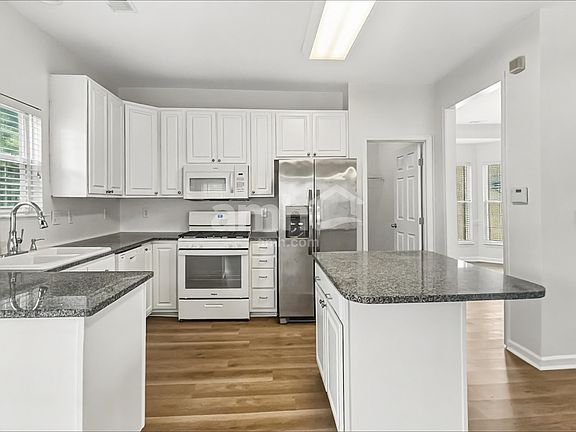 4th image of 818 Laurel Meadows Pkwy