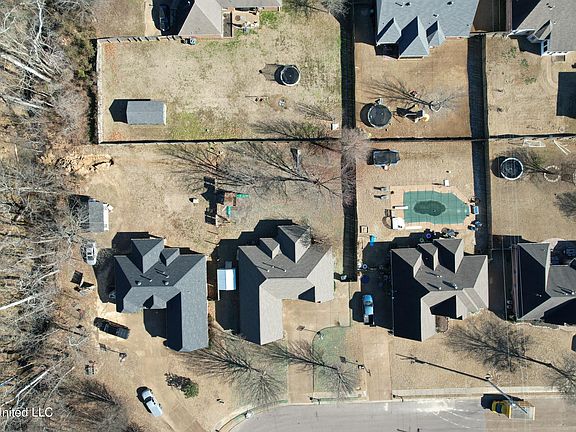 3rd image of 980 Deer Creek Dr