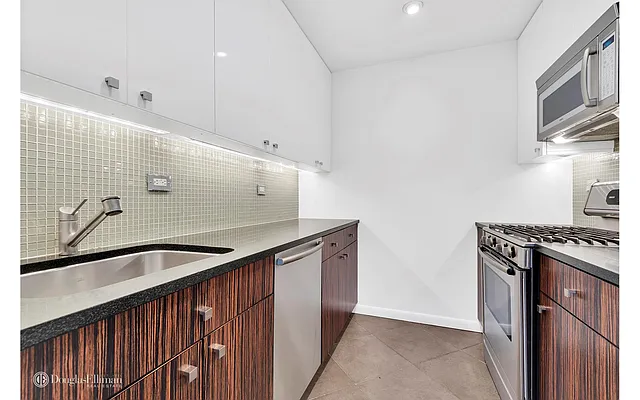 Sold by Douglas Elliman | media 20