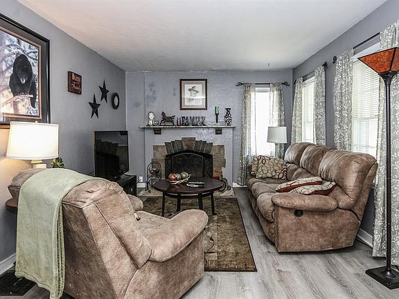 2nd image of 2417 Lynn Ave