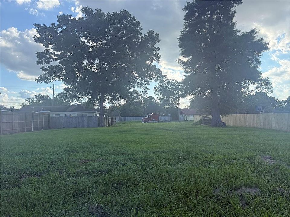 2nd image of 4811 Longfellow Dr