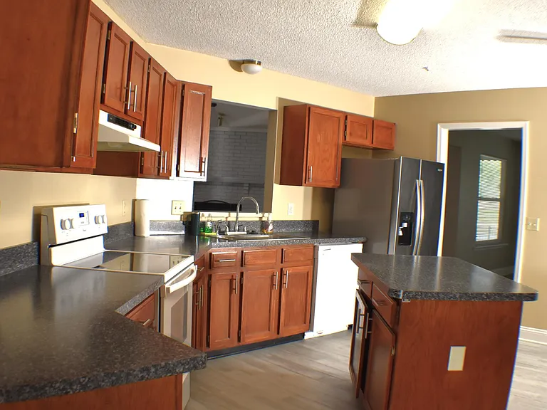 10439 Inverness Dr — Photo 14