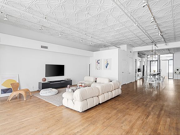 3rd image of 81 Greene St APT 4