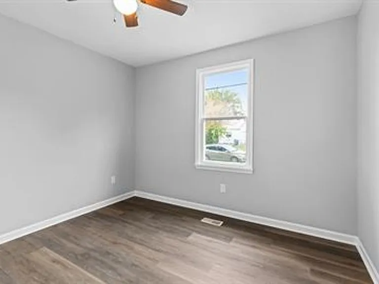 121 Glendale Ave — Photo 17
