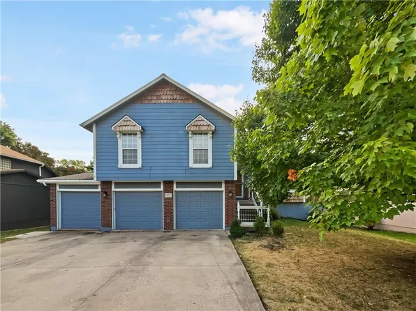 621 Old Paint Rd, Raymore, MO 64083