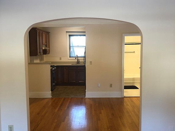 4th image of 198 Pawling Ave #31