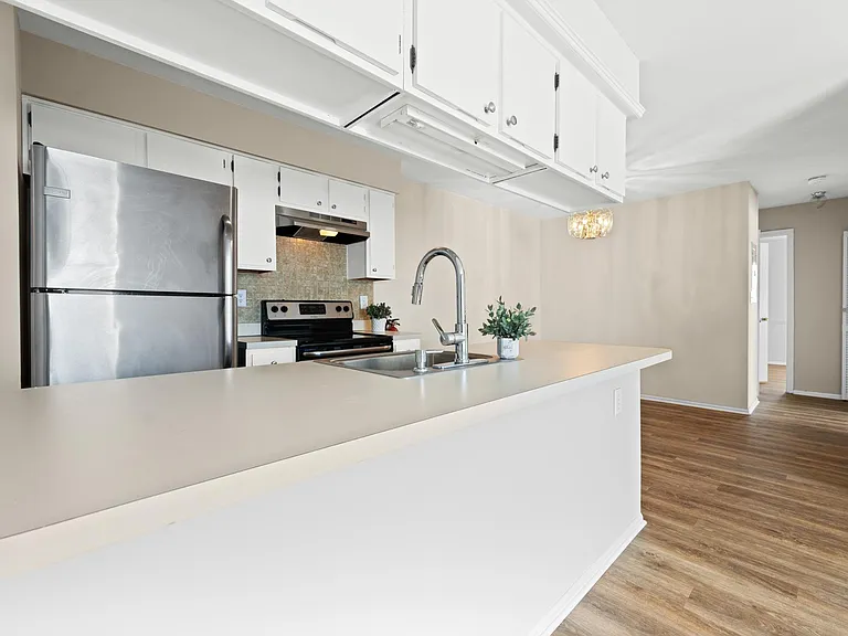 62 Eton Way — Photo 8