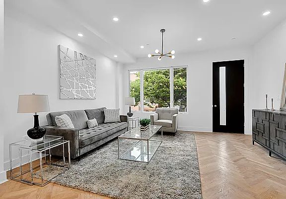 4th image of 312 22nd St