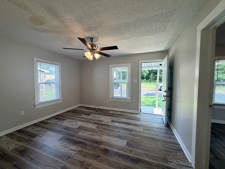 644 Gunn St — Photo 4