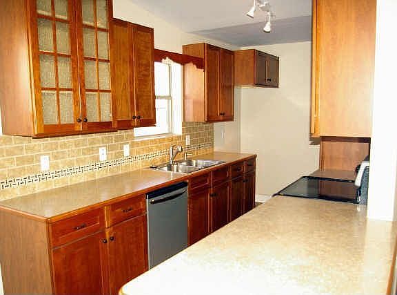 5th image of 2813 Laramie St