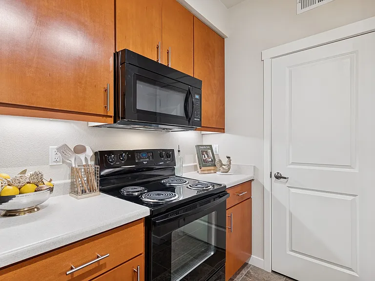Island View Apartments — Photo 19