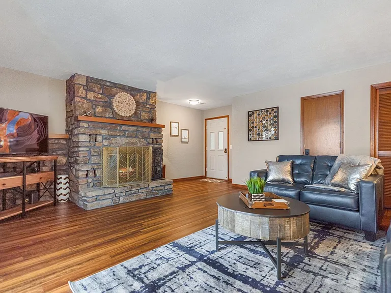 6 Connie Ln — Photo 3
