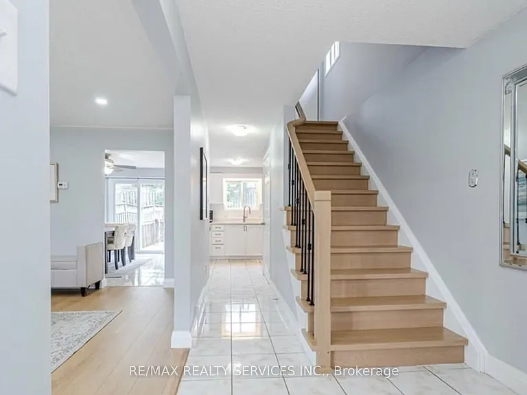 322 Benesfort Cres — Photo 3