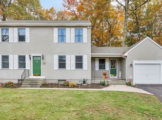 98 Fox Woods Dr, Springfield, MA 01129