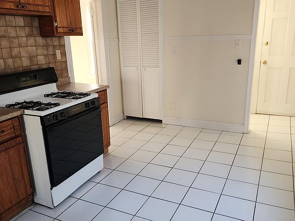 2nd image of 138 Watchung Ave Unit 2