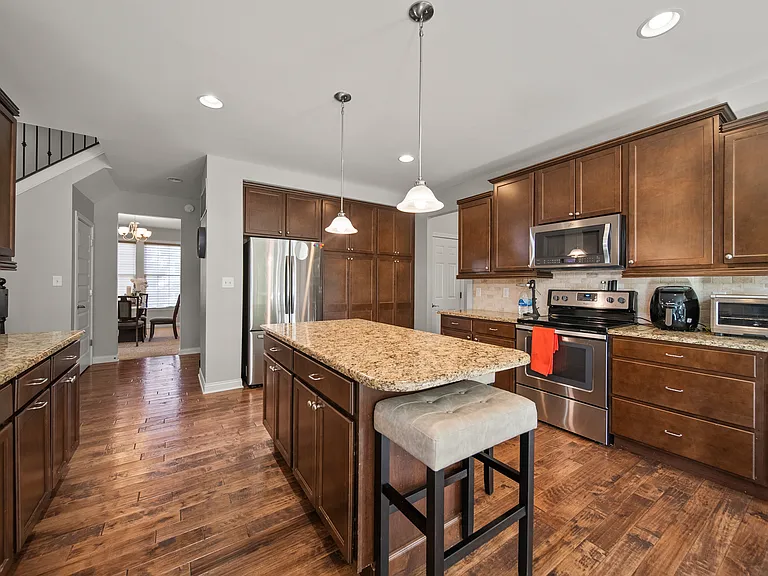 10599 Geist View Dr — Photo 18