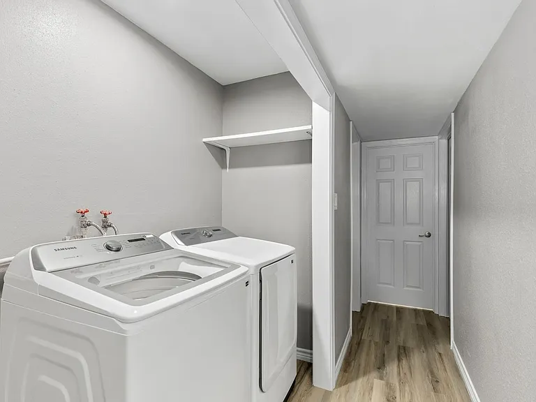 1401 Garrett St — Photo 9