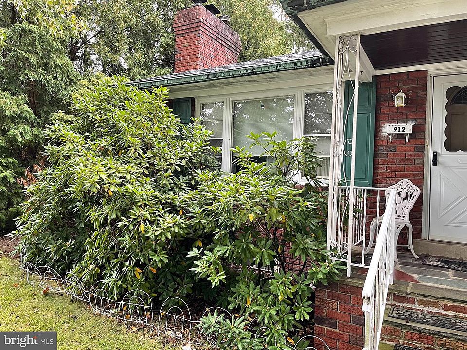 2nd image of 912 New Hope St