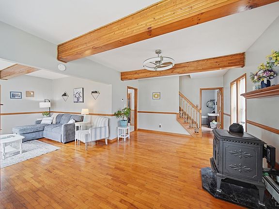 4th image of 150 College Ave