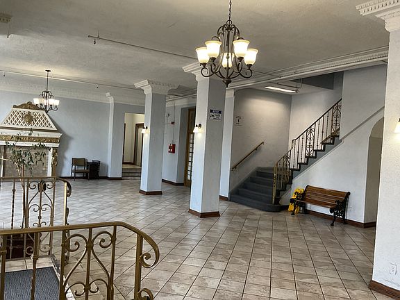 3rd image of 3918B Beverly Blvd #1